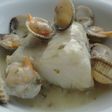 Bacalao fresco en salsa con berberechos