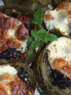 Una foto de Alcachofas rellenas de morcilla y gratinadas con queso mozzarella
