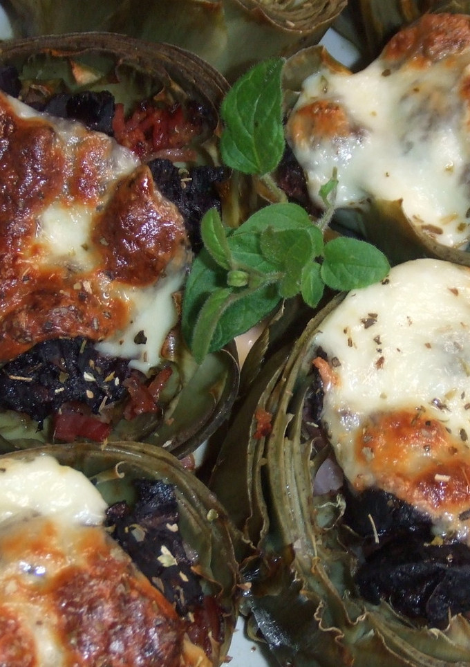 Una foto de Alcachofas rellenas de morcilla y gratinadas con queso mozzarella