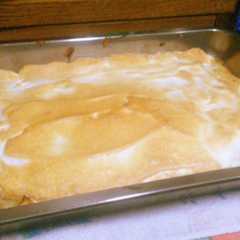 Una foto de Lasagna frutal con cubierta de merengue