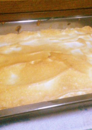 Una foto de Lasagna frutal con cubierta de merengue