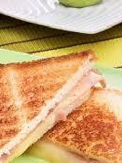 Una foto de Emparedado de jamón y queso