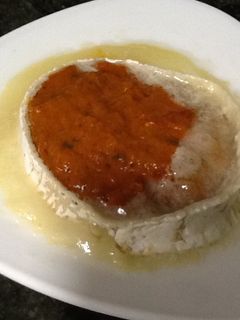 Una foto de Queso de cabra templado con tikka masala