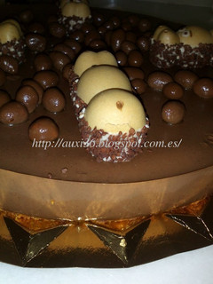 Una foto de Tarta Mousse de chocolate, decorada como el juego del Tragabolas