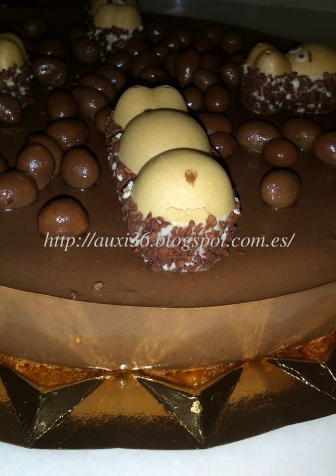 Una foto de Tarta Mousse de chocolate, decorada como el juego del Tragabolas