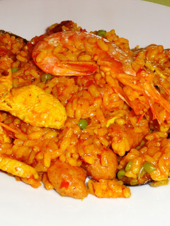 Una foto de Arroz con verduras, marisco, pollo y mi toque