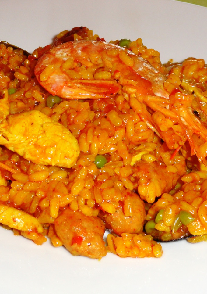 Una foto de Arroz con verduras, marisco, pollo y mi toque