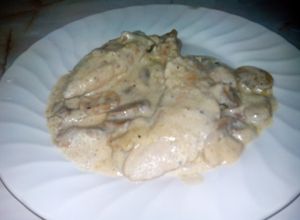 Una foto de Solomillo de pavo, con nata y champiñones