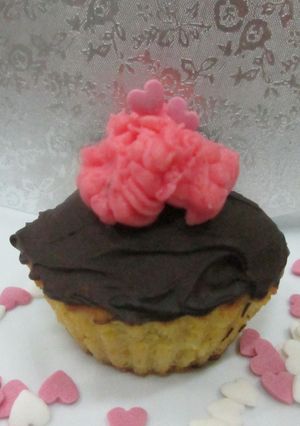 Una foto de Cupcake con chocolate y crema de mantequilla