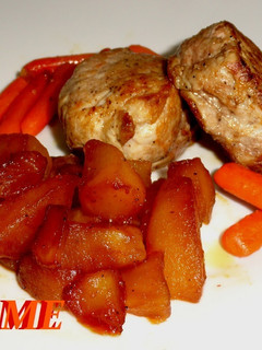 Una foto de Filet mignon con manzanas agridulces