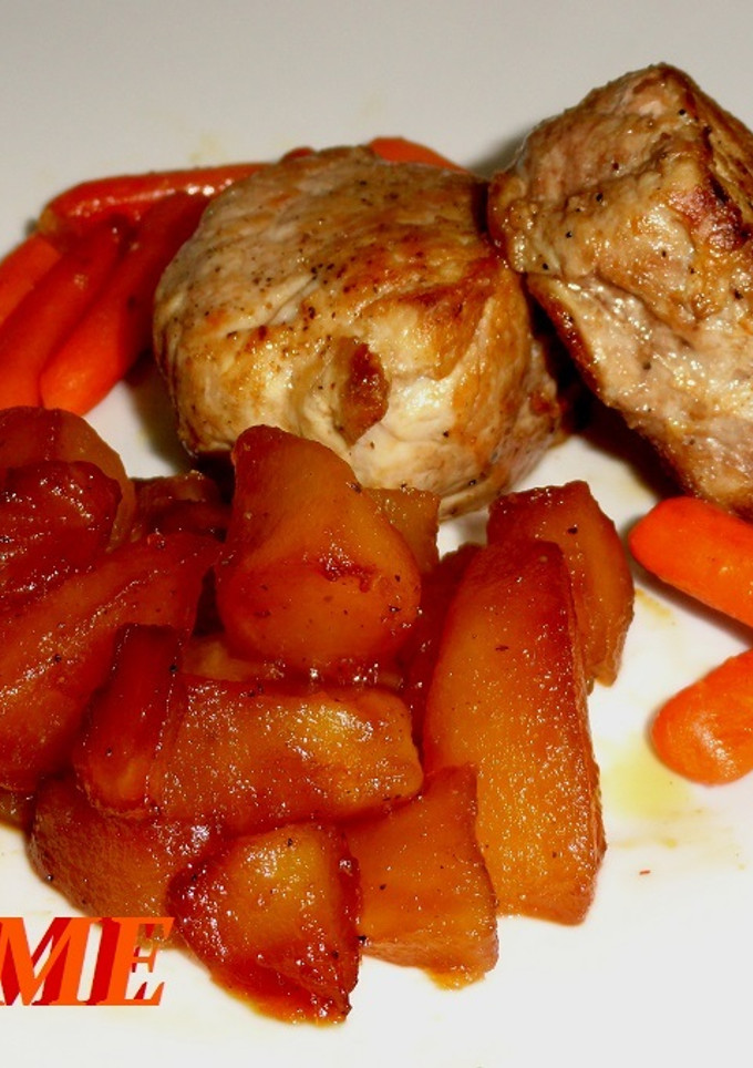 Una foto de Filet mignon con manzanas agridulces
