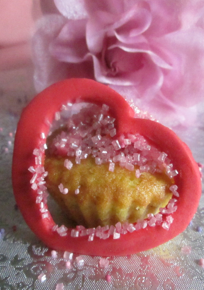 Una foto de Cupcake en corazón de fondant
