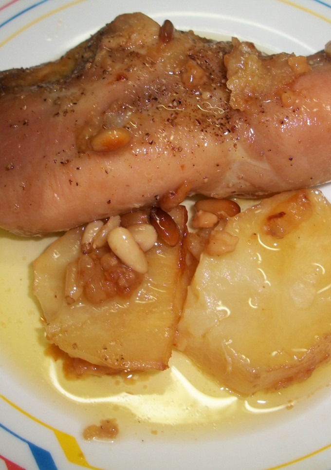 Una foto de Muslos de pollo rellenos con queso cheddar y jamón al coñac