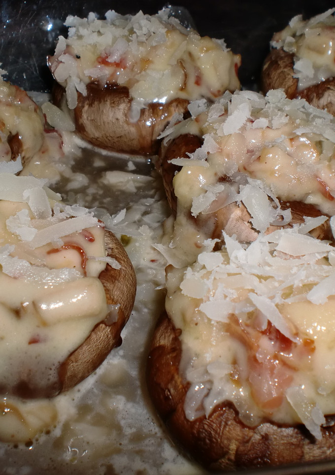 Una foto de Champiñones rellenos de jamón y nata