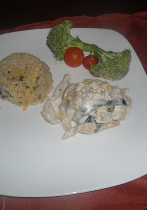 Una foto de Pollo con chiles poblanos a mi manera