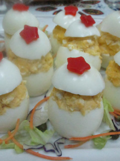 Una foto de Huevos rellenos con crema de yema