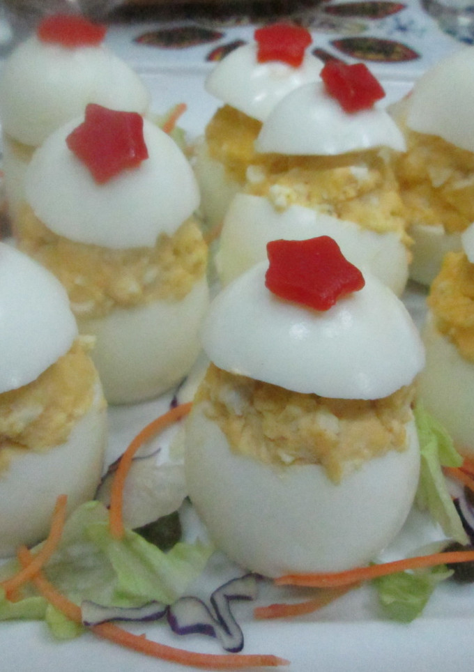Una foto de Huevos rellenos con crema de yema