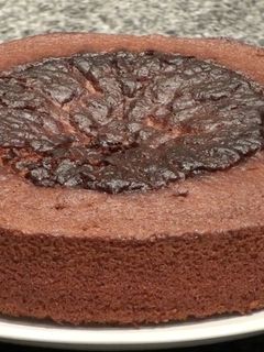 Una foto de Bizcocho de chocolate y yogur natural