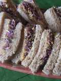 Sándwiches de atún, huevo duro y col lombarda