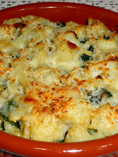 Una foto de Gratinado de coliflor y espinacas con queso azul