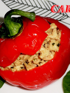 Una foto de Pimiento relleno de pollo con soja y miel