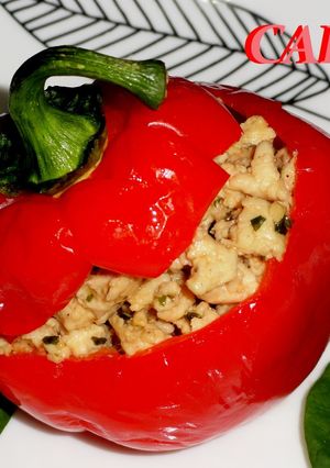 Una foto de Pimiento relleno de pollo con soja y miel