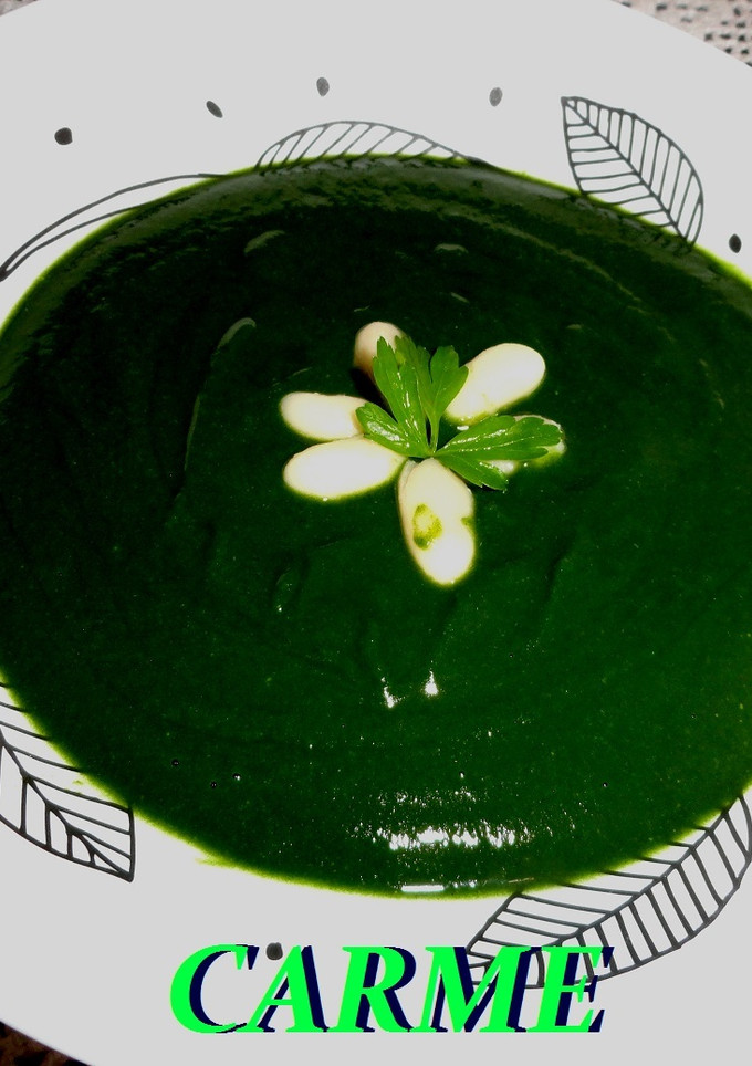 Una foto de Crema de espinacas y alubias