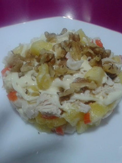 Una foto de Timbal de piña con pollo
