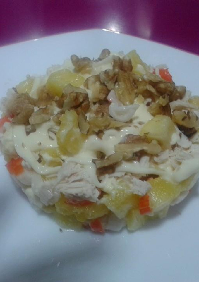 Una foto de Timbal de piña con pollo
