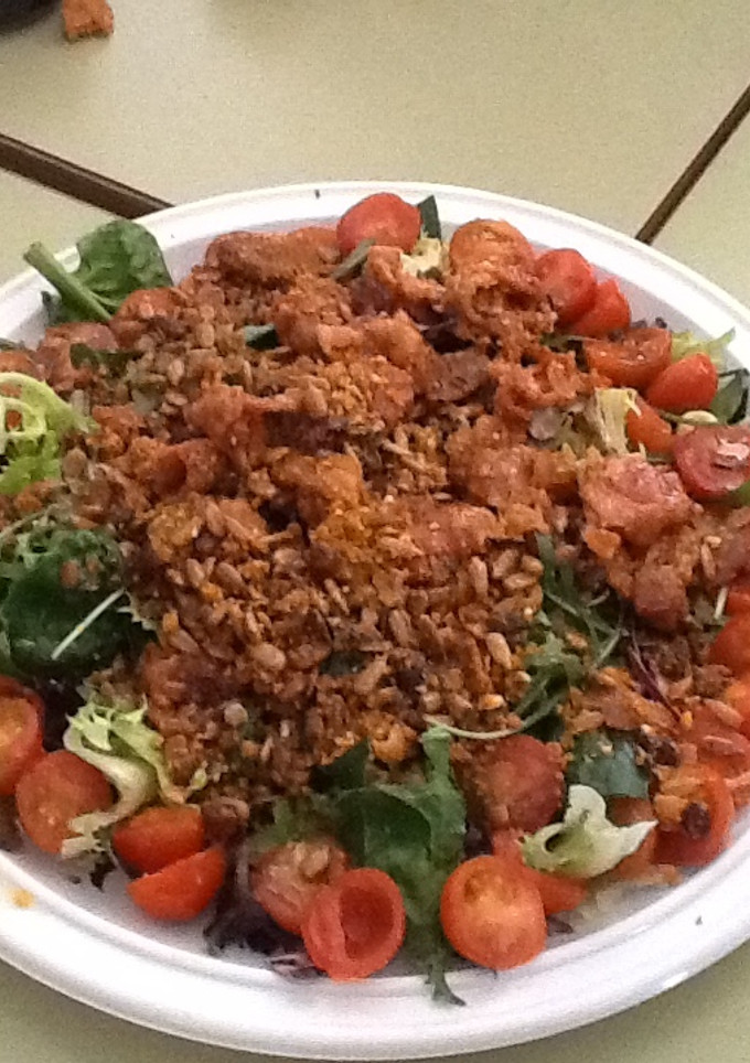 Una foto de Ensalada con crujiente bacón y frutos secos
