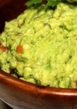 Una foto de Guacamole con perejil