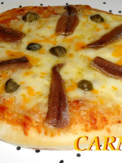 Una foto de Pizzeta de quesos y anchoas