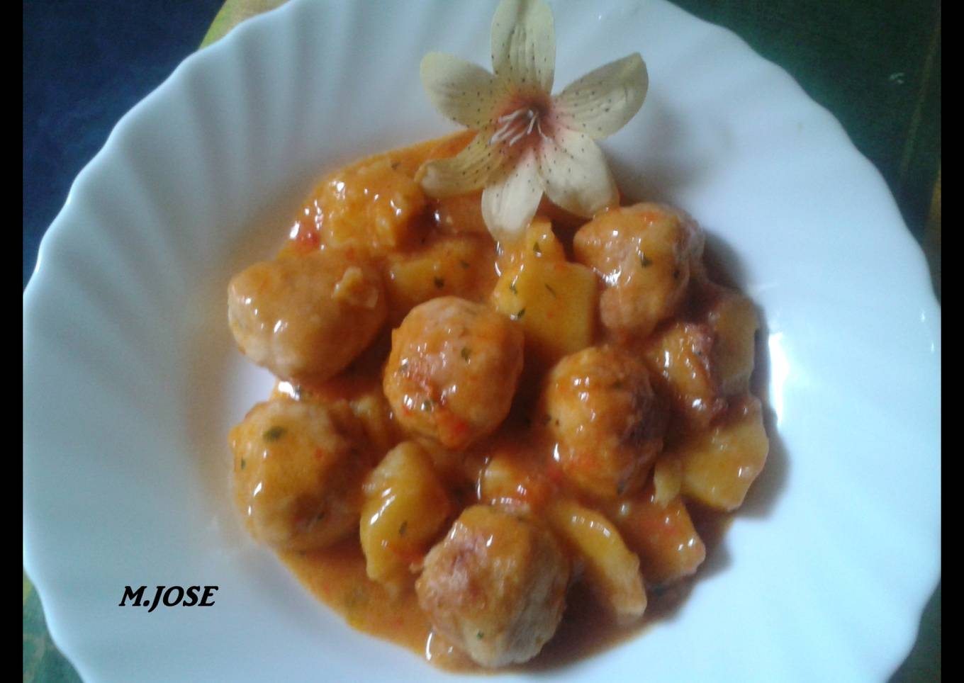 Albondigas de pollo con patatas