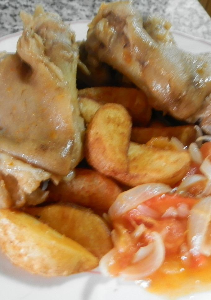 Una foto de Manitas de cerdo en fritada