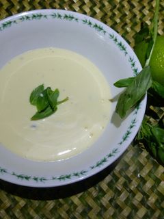 Una foto de Mayonesa de albahaca y lima