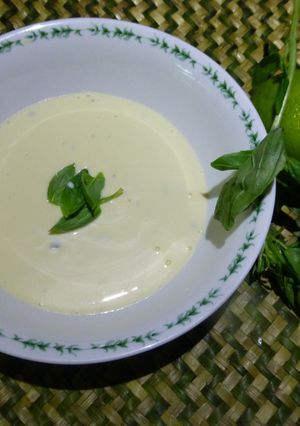 Una foto de Mayonesa de albahaca y lima