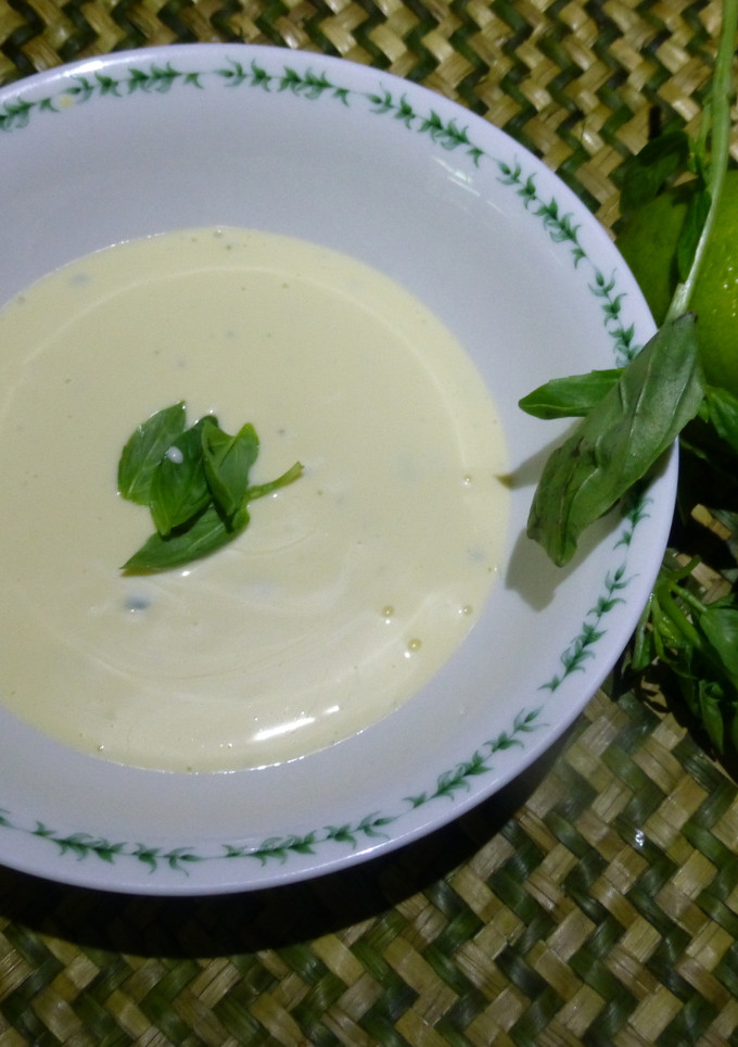 Una foto de Mayonesa de albahaca y lima