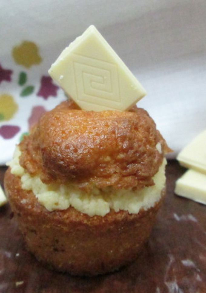 Una foto de Muffin relleno con crema de chocolate blanco