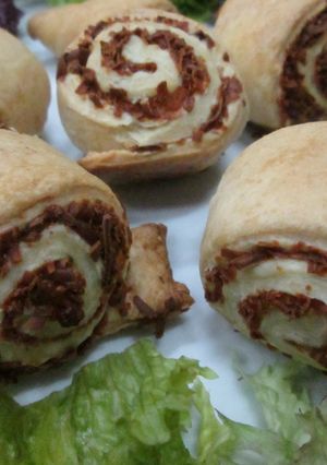 Una foto de Rollitos de hojaldre con queso rallado