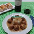 Albóndigas en salsa de cebolla con arroz