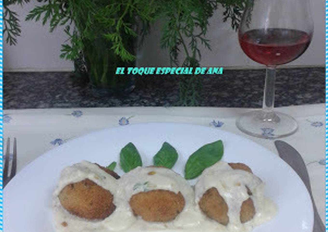 Albóndigas de calabaza con atún y salsa de queso