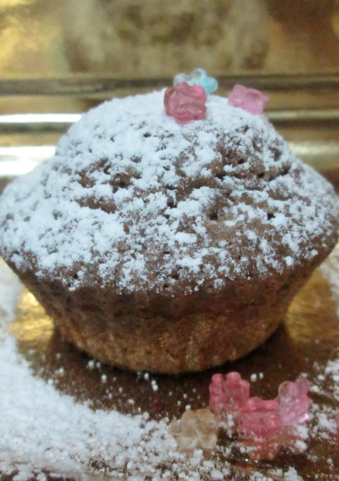 Una foto de Muffin de chocolate con azúcar glas