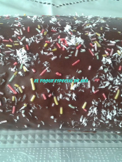 Una foto de Brazo de gitano con nata con cobertura de chocolate