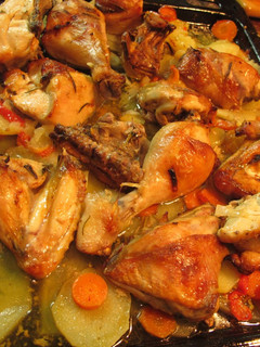 Una foto de Pollo asado con patatas panaderas