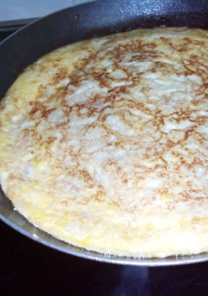Una foto de tortilla de coliflor y queso