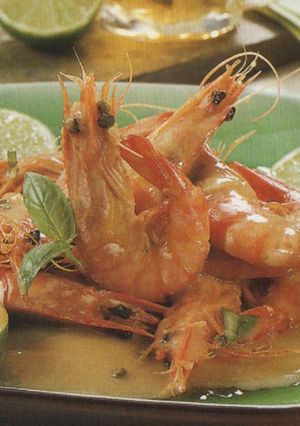 Una foto de Camarones con albahaca