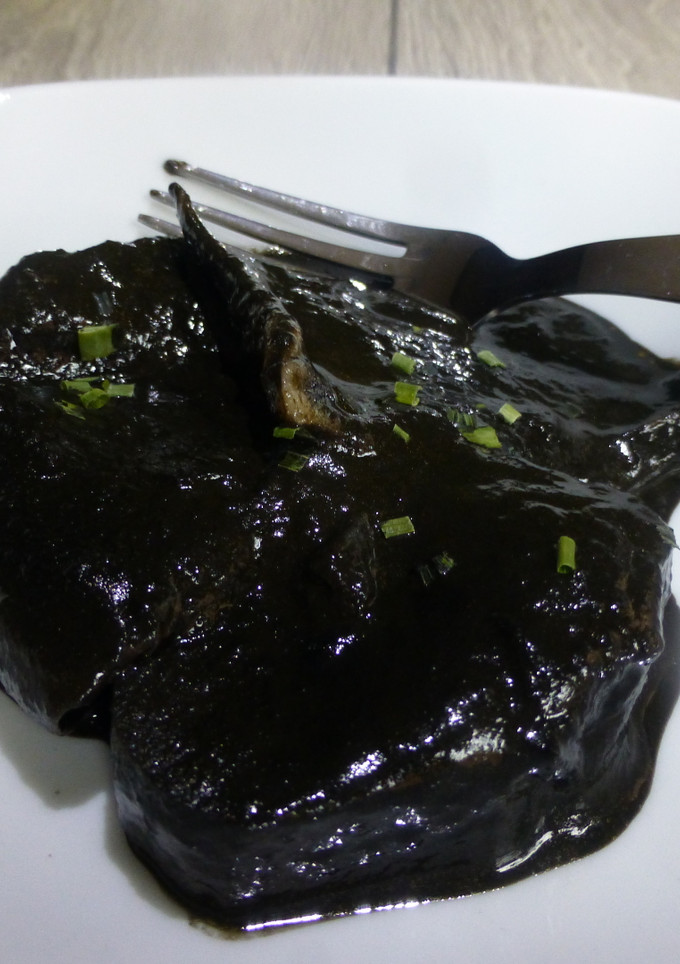 Una foto de Calamares en su tinta de toda la vida