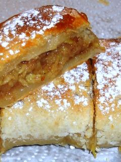 Una foto de Strudel de manzana con canela