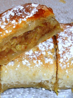 Una foto de Strudel de manzana con canela