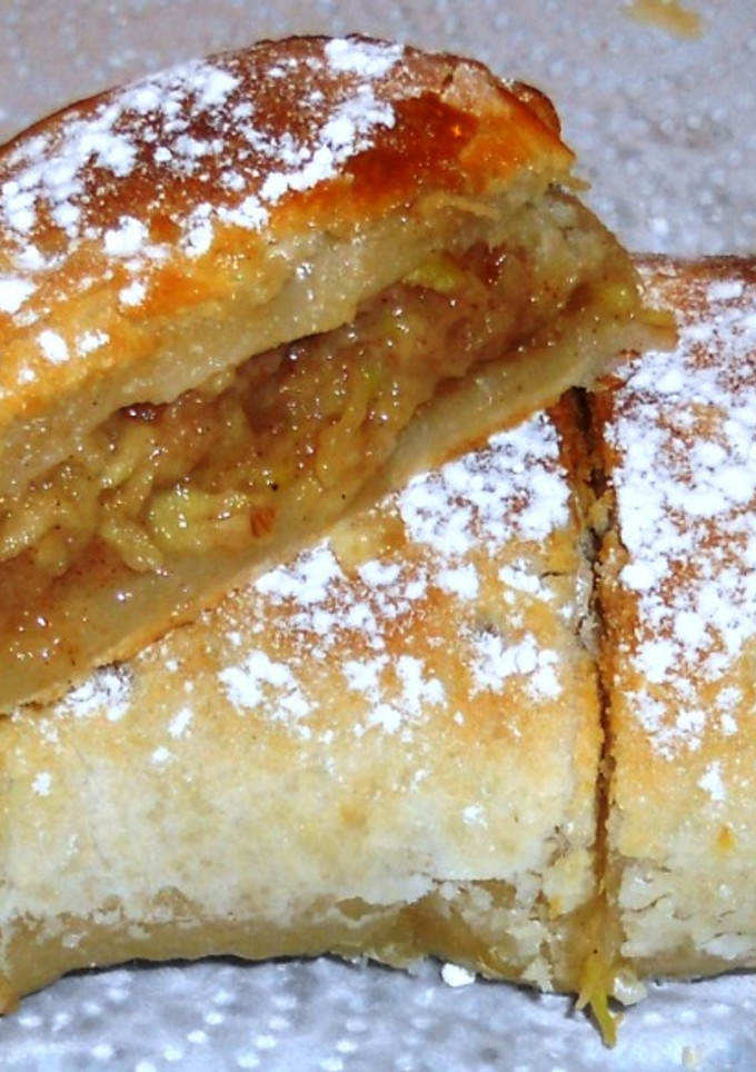 Una foto de Strudel de manzana con canela